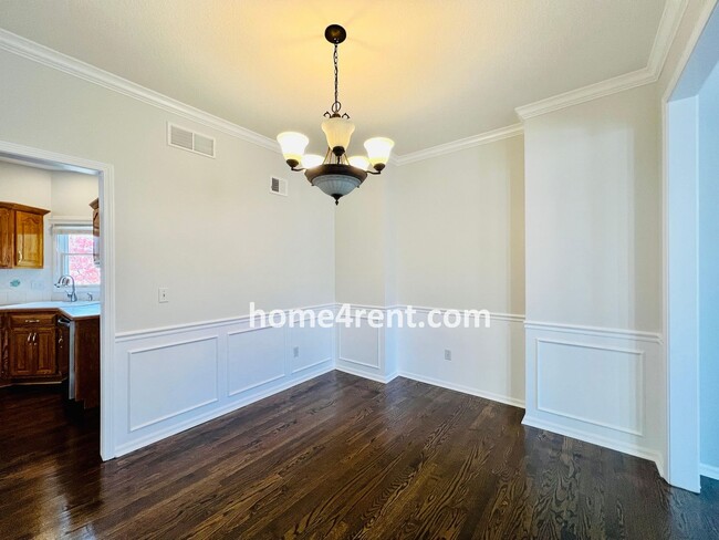 Building Photo - Beautiful Overland Park w/ Wood Floors Thr...