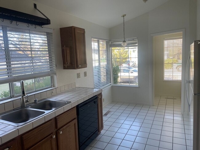 Building Photo - Beautiful Northwest Reno Location!
