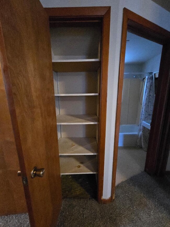 Building Photo - 210 Hendricks St