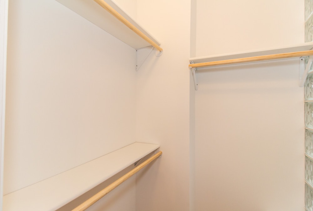 Building Photo - 1704 W Sunnyside Ave