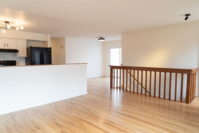 Building Photo - Wonderful Large 5 Bedroom House with Fenced Back Yard and 2-Car Garage