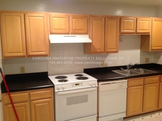 Building Photo - 4535 Dawnwood Dr