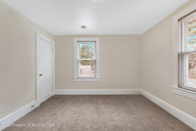 Building Photo - 517 Highland Ave