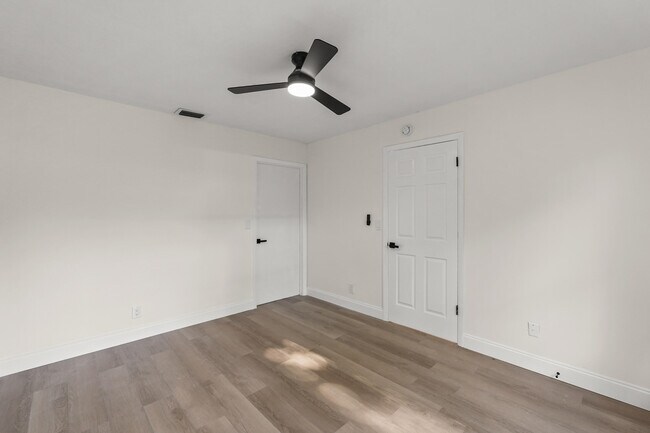 Building Photo - 7406 Willow Spring Cir N