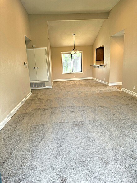 Building Photo - 545 S Ranch View Cir