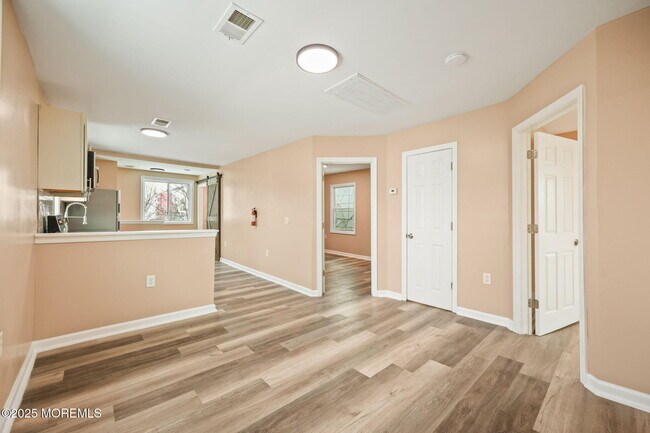 Building Photo - 143 Center Ave