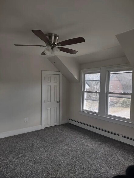 Building Photo - 71 Bowling Ln