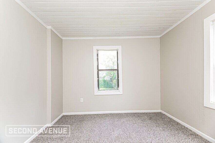 Building Photo - 1594 W 30th St