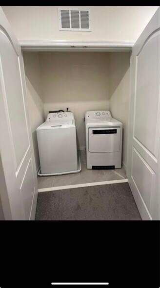 Building Photo - 1242 Lido Dr