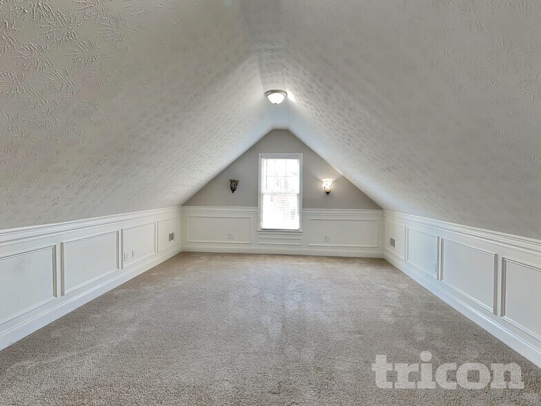 Building Photo - 160 Wisteria Way