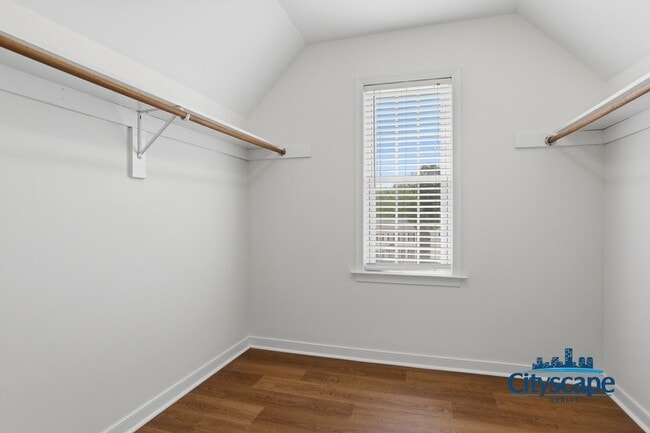 Building Photo - BEAUTIFUL ASHBROOK HOME