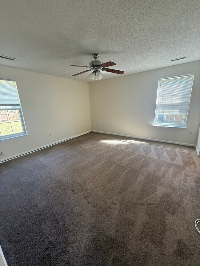 Building Photo - Newly renovated ranch home