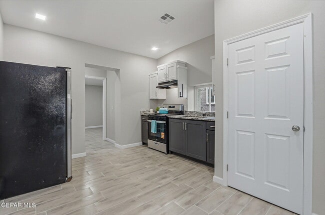 Building Photo - 9207 Santa Rosalia Ct