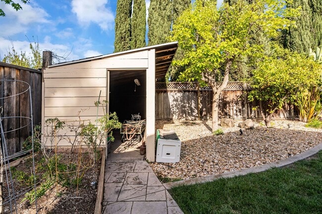 Building Photo - Stylish & Comfort Home in Prime San Jose Location