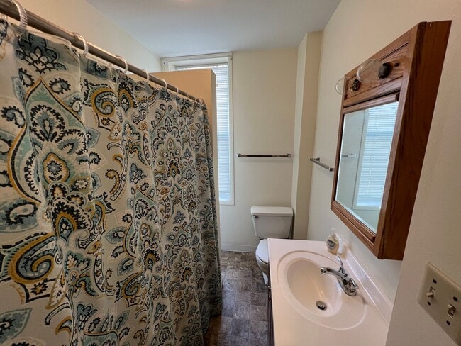 Building Photo - 1031-1033 S 11th St