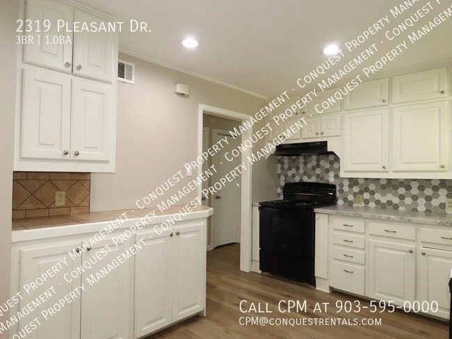 Building Photo - 2319 Pleasant Dr