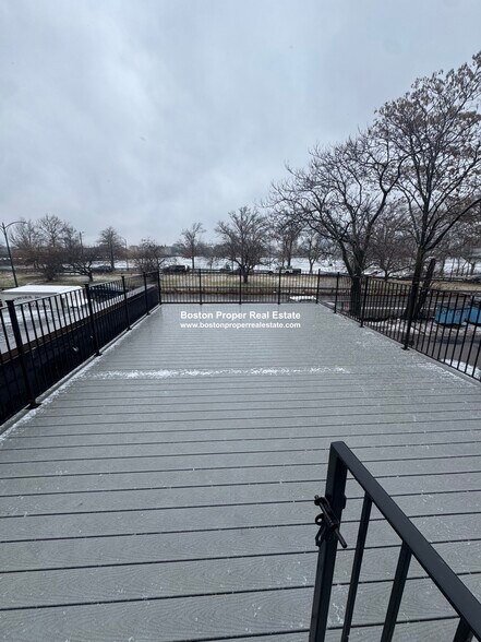 Building Photo - 464 Beacon St