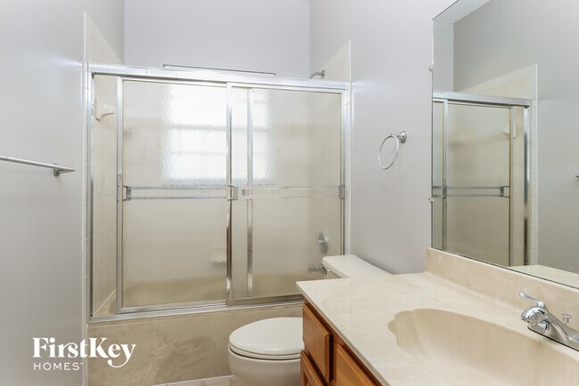 Building Photo - 2050 SE Elmhurst Rd