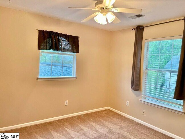 Building Photo - 303 Adirondack Way