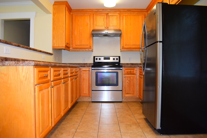 Building Photo - 1001 Dickens Dr