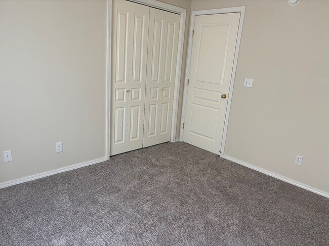 Building Photo - 2310 S Hickory St