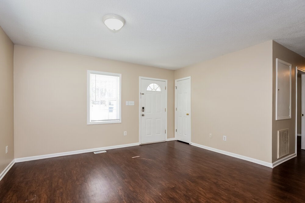 Building Photo - 103 Doree Ln