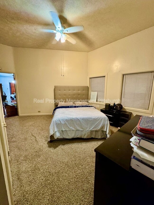 Building Photo - 2218 Sarah St