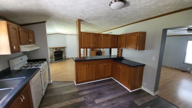 Building Photo - Bright & Spacious 3-BR Retreat on Huge Lot...
