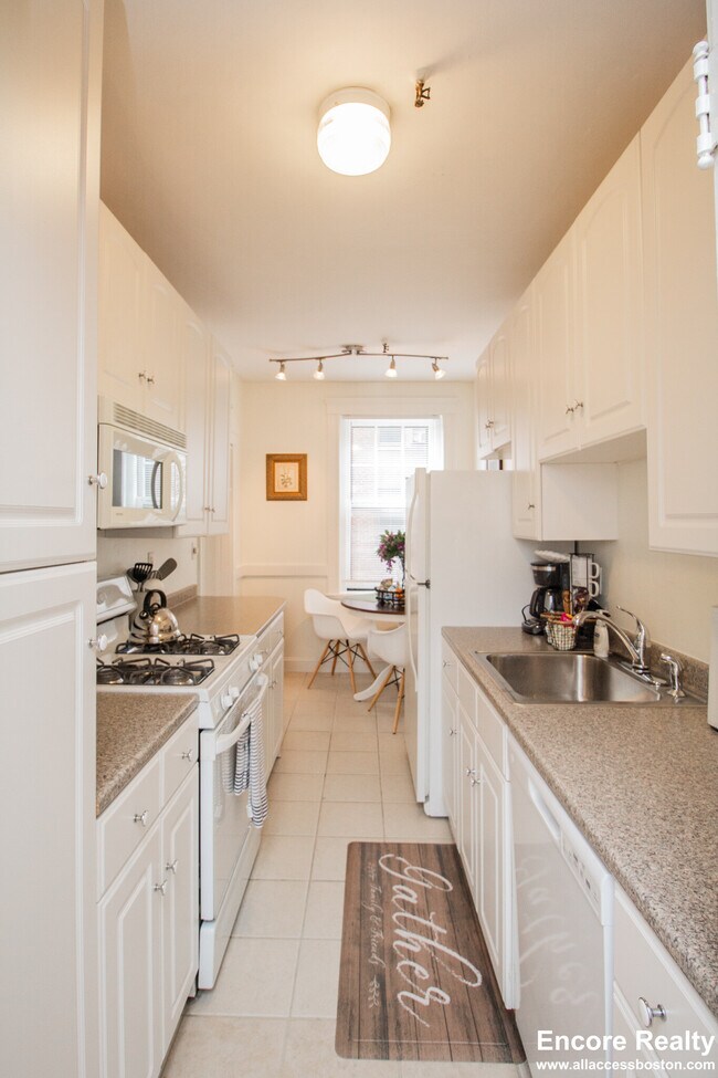 Building Photo - 1945 Commonwealth Ave