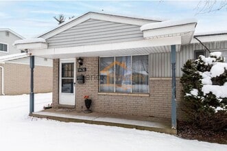Building Photo - Beautiful Ranch In Plymouth 1 MONTH FREE RENT!!