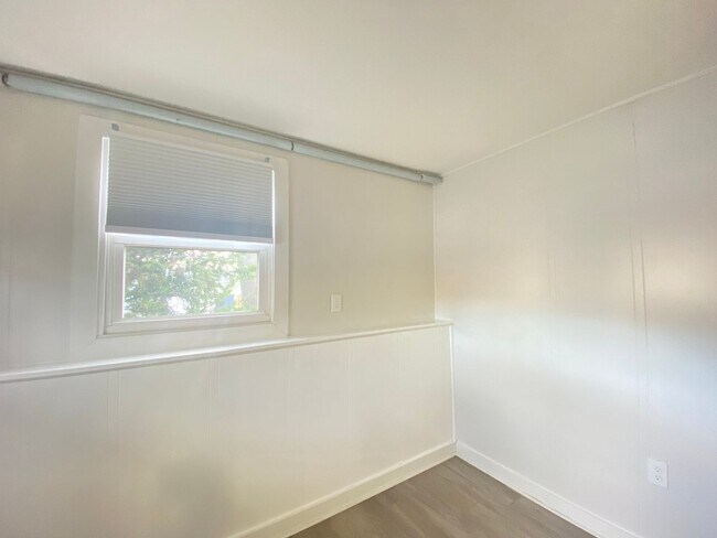 Building Photo - 30 Thorwald Ave