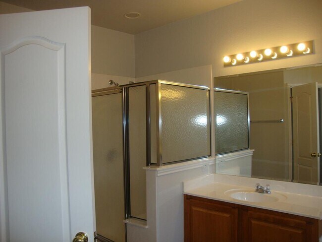 Building Photo - 503 Ambrose Dr