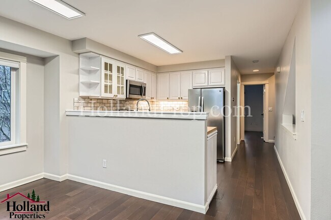 Building Photo - Spacious Home with High Ceilings and Modern Comforts!