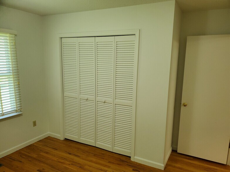 BR #2 Closet - 40 Bluebird Lane