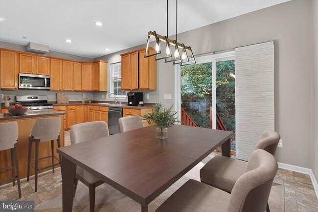 Building Photo - 7047 Water Oak Rd