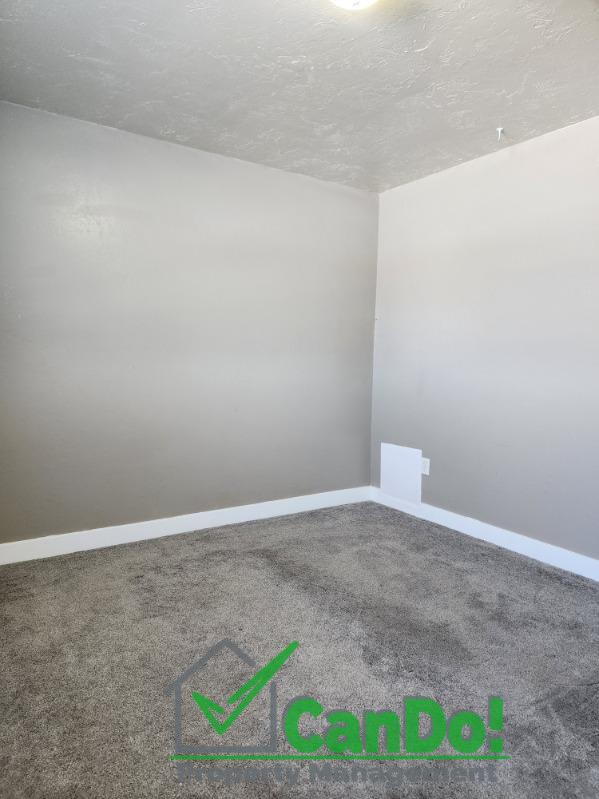 Building Photo - Newly remodeled 2 bedroom, 1.5 bathroom townhome in Blackfoot with Fiber Internet- Available now!