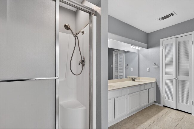 Building Photo - 6110 Gallant Forest Dr