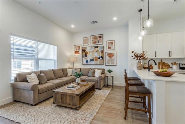 Building Photo - 820 W McLeroy Blvd