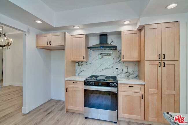 Building Photo - 641 N Martel Ave