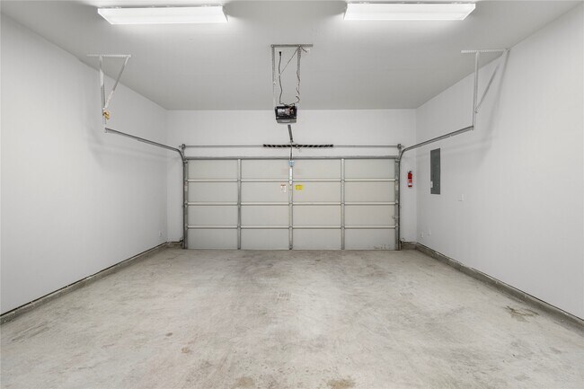 Building Photo - 606 Thornton Oaks Ln