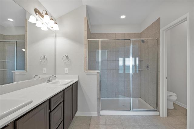 Building Photo - 5100 Royal Springs Dr