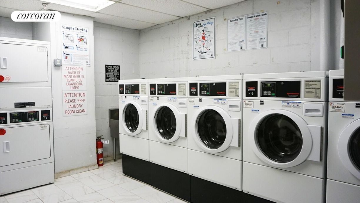 Building Photo - 130 W 79th St