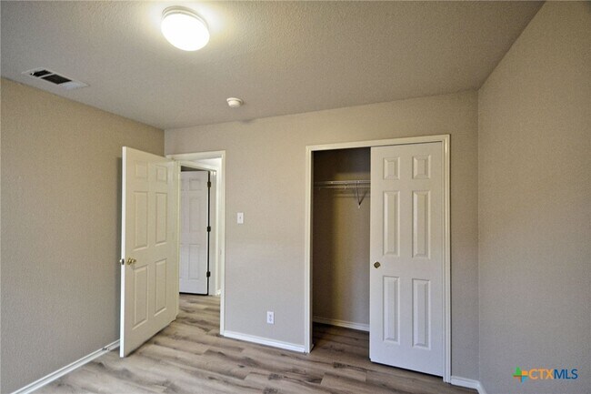 Building Photo - 2489 Medina Dr