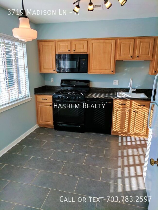 Building Photo - 3719 Madison Ln