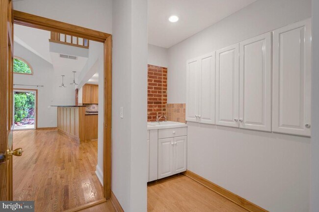 Building Photo - 3111 N Thomas St