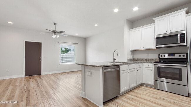 Building Photo - 7675 Shadow Lake Dr