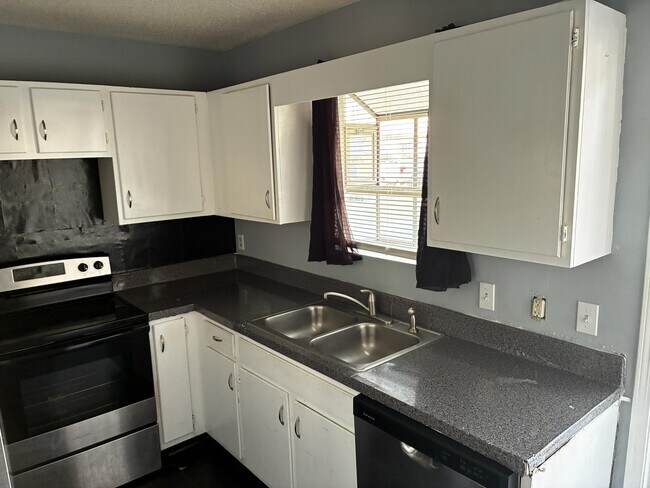 Building Photo - 111 E 1st St