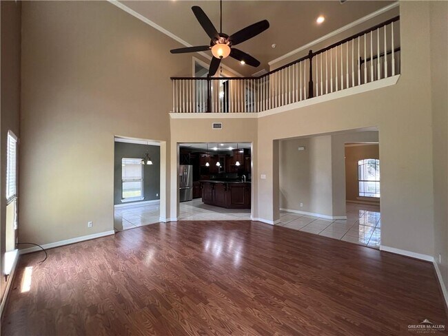 Building Photo - 33 Blue Jay Dr