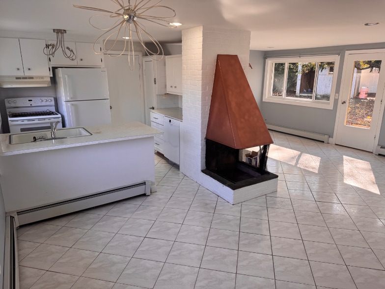 Building Photo - 165 Haverhill Ave