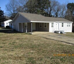 Building Photo - "Charming 3-Bedroom Home with 2 Full Baths...